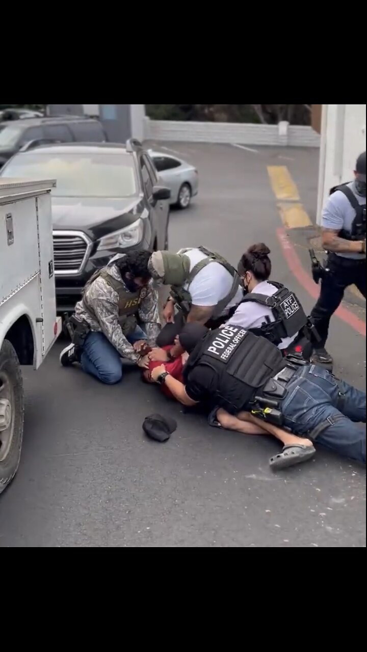 ICE~DHS~ATF AGENTS ARREST🚓👲🏃👮🏻‍♀️📸ILLEGAL ALIEN IN SAN DIEGO🏨🏃🛻👮‍♂️💫