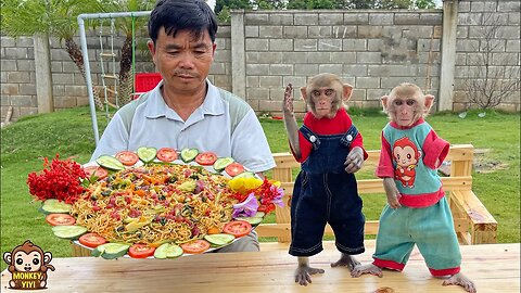 YiYi and YinYin so excited when grandpa makes a big delicious noodles for them