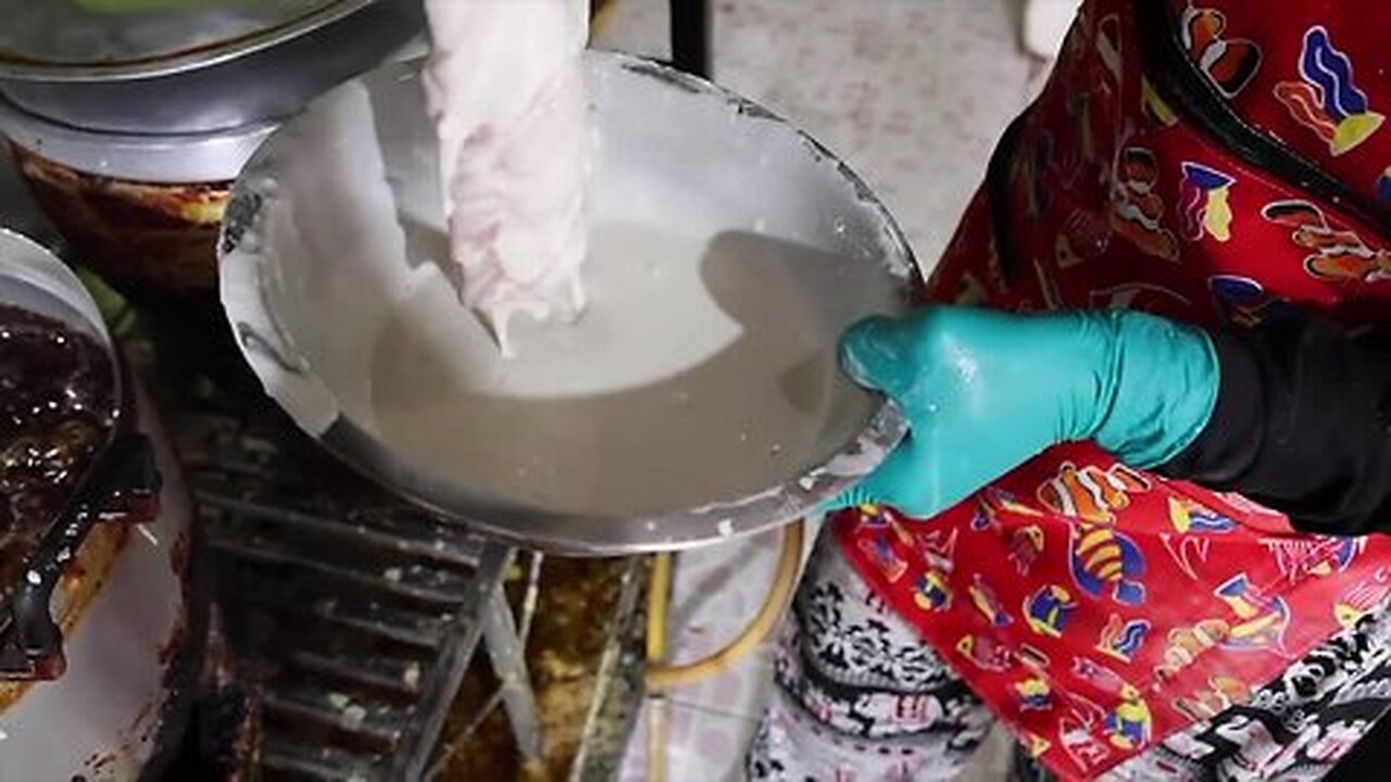 Gold & Crispy! Mother & Daughter Cooking The Best Fried Chicken in Bangkok - Thai Street Food