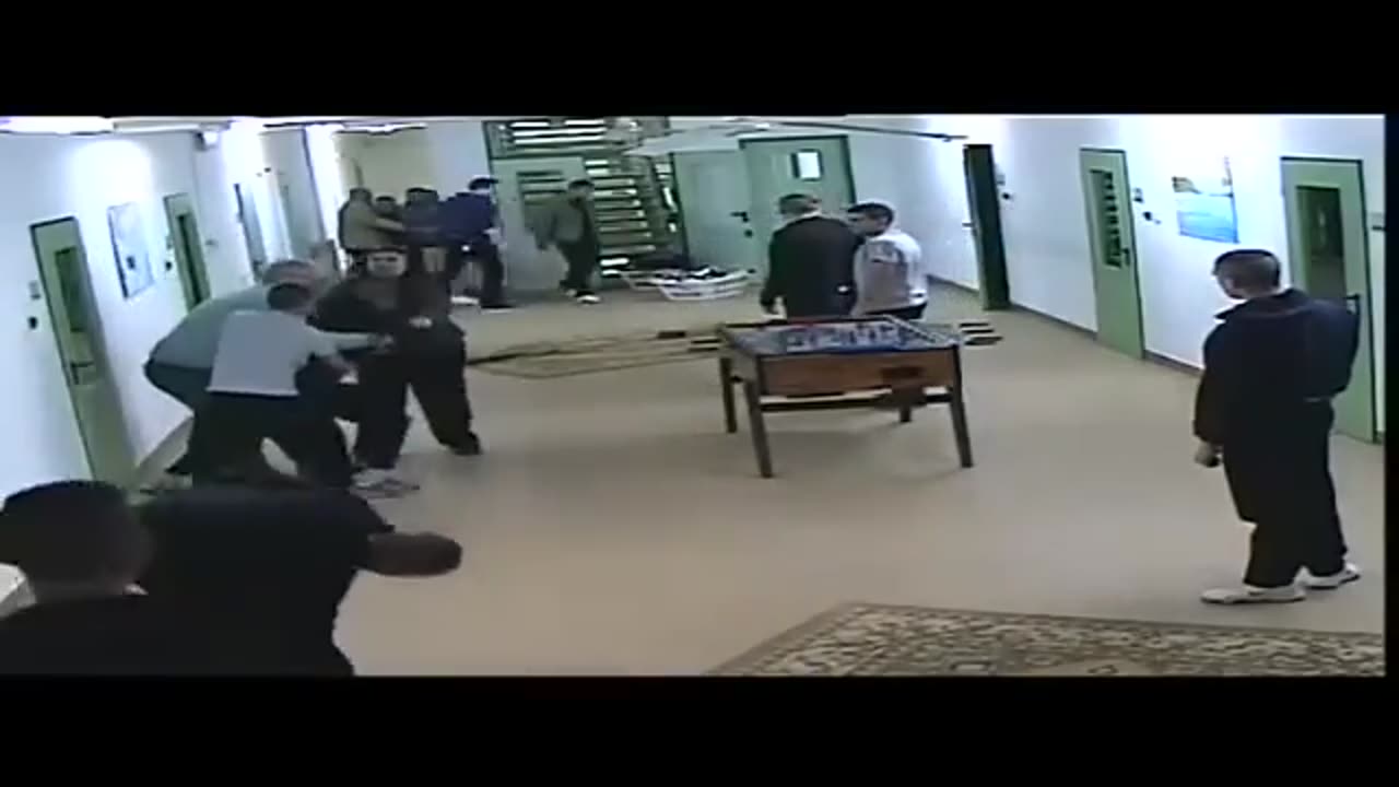 Tömegverekedés, fojtogatás - Szőlő utcai cigány mindennapok I.