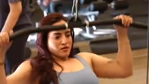 Beautiful girl like workout 😍