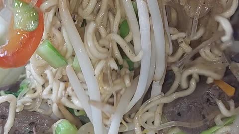Do you know this? Pansit with Mung Bean Sprout. Panlasang Pinoy ng Madiskarteng Nanay.