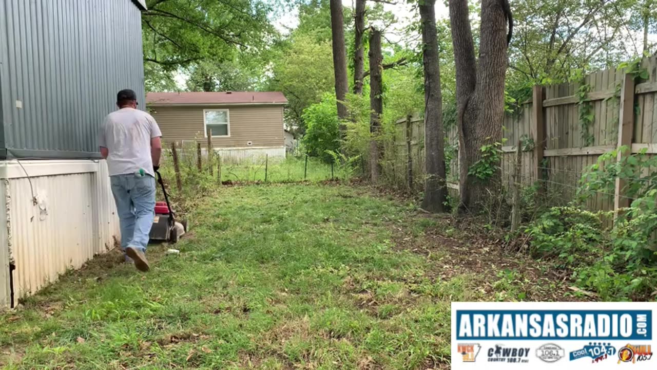 WATCH: Arkansas War Veteran Surprises Elderly Homeowner As Part Of New Business Venture