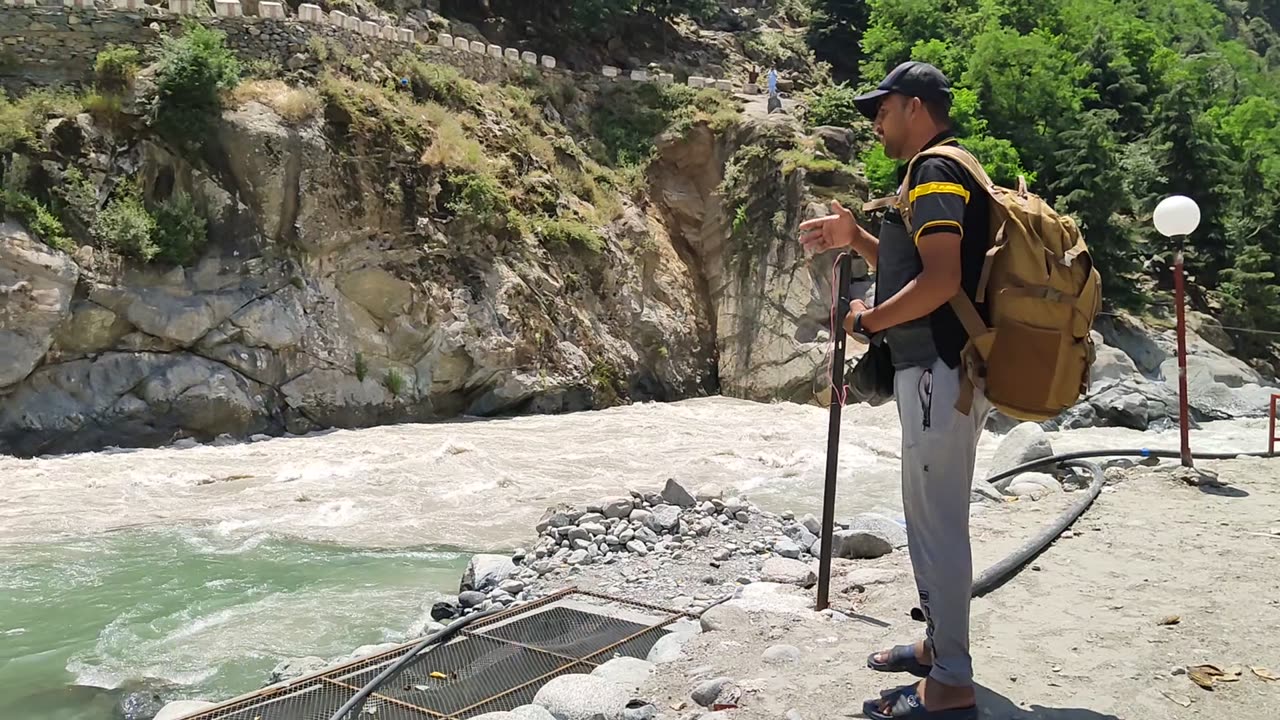 Way to Kalam Madien Valley