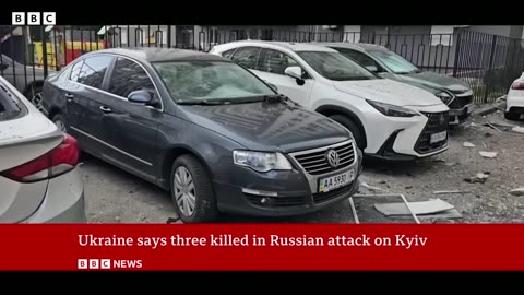 Ukraine says three killed in Russian attack on Kyiv | BBC News