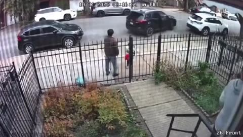 Armed thieves rob, carjack man with young trick-or-treater in Chicago