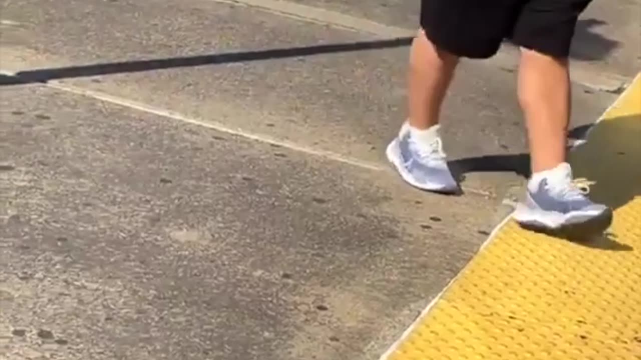 Man at a NYC Subway attacks a woman. Bystanders step in...