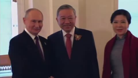 BREAKING: PRESIDENT PUTIN welcomes BURKINA FASO’S IBRAHIM TRAORE at the Kremlin.