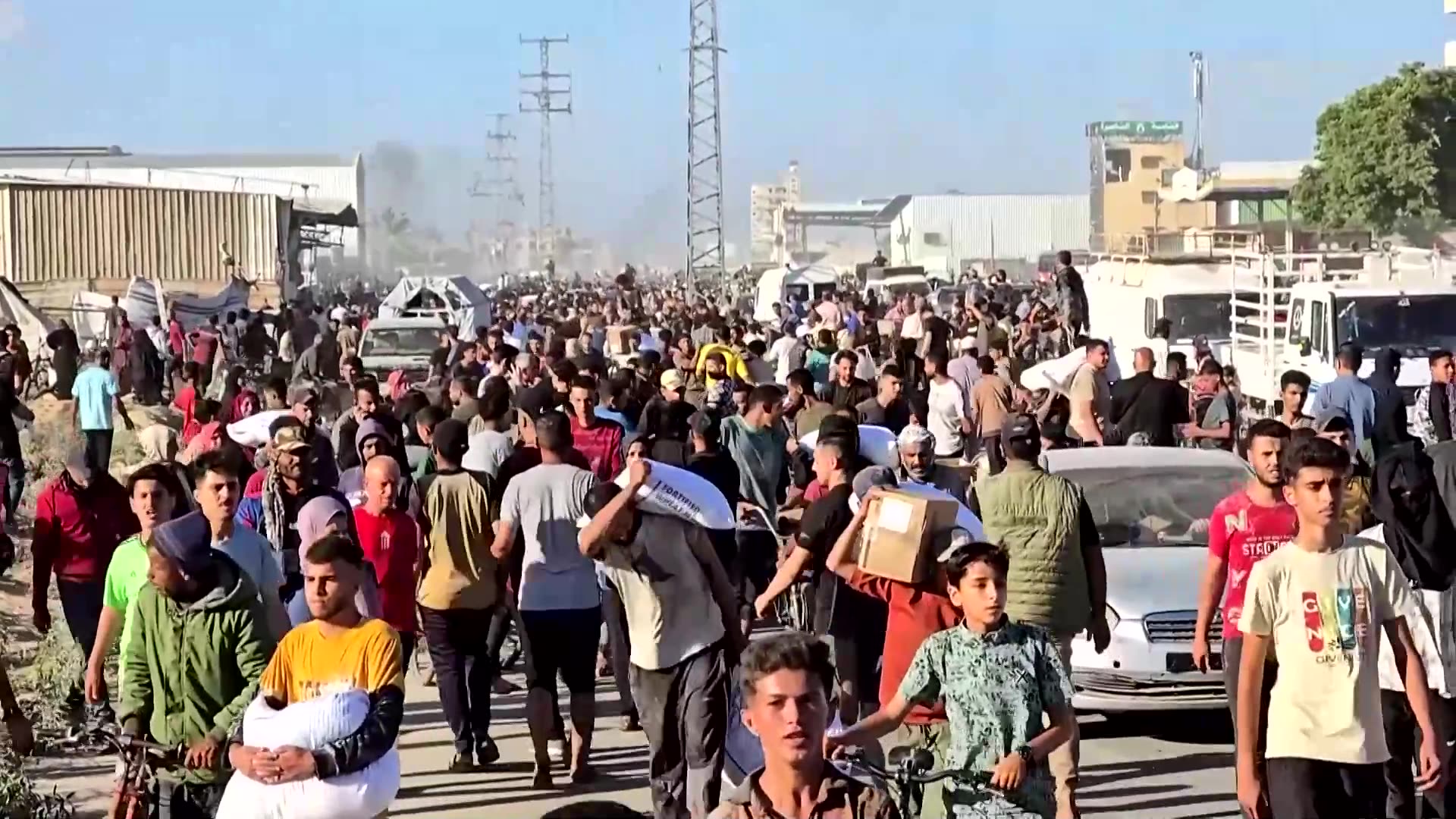 Deadly break in at UN warehouse as aid trickles into Gaza