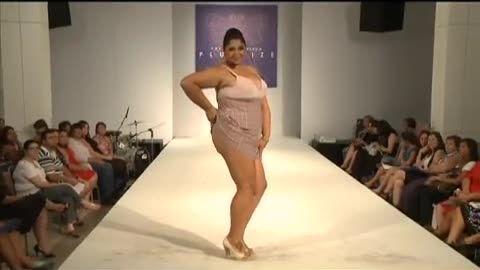PLUS SIZE FASHION SHOW