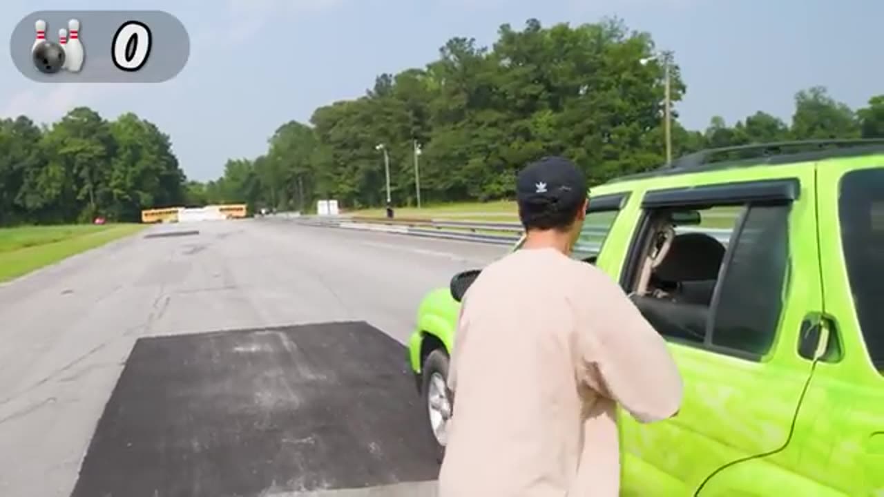 Train vs giant Peet 🛣️🛤️🚟🚉!