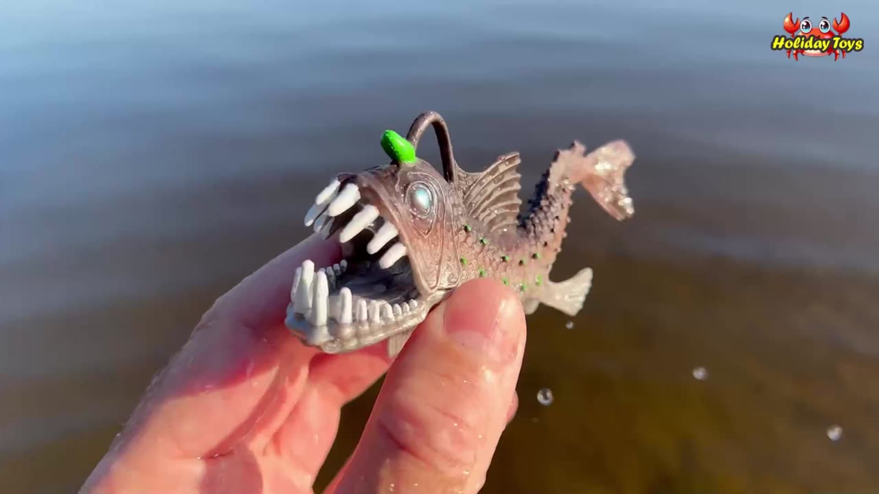 Wrap Penguin in Wet Sand to Play in the River