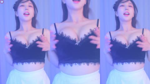 Korean girl sexy dancing in livestreaming 🩰