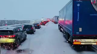 JRG KMPSPLomza alarmowo do zdarzenia na S61. Uważajcie na drogach!