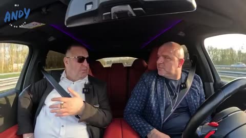 Salar azimi in de auto met Andy