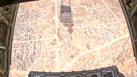 Italy and Jordan airdrop humanitarian aid to the Gaza Strip 08/09