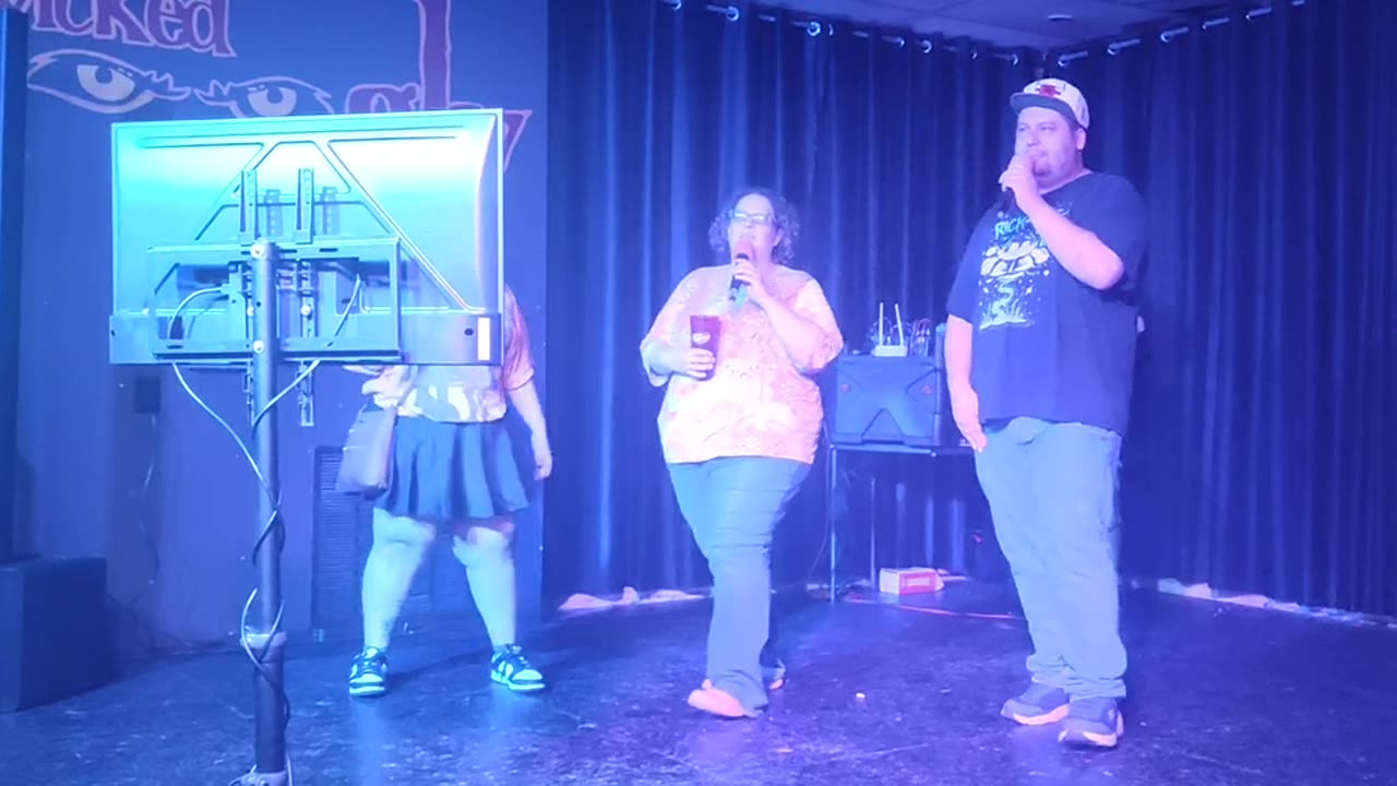 FUNNY LIVE COVER OF SEXY B**** DAVID GUETTA+ AKON