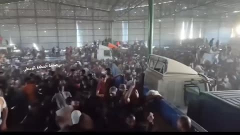 Vivid.🇮🇱 - ⚠️#BREAKING： Gazans are storming #Hamas' warehouses one by one in #Gaza ...
