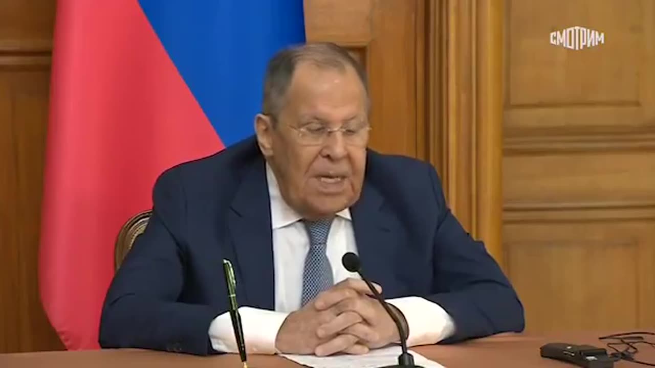 What does Russia request from Ukraine to stop the war