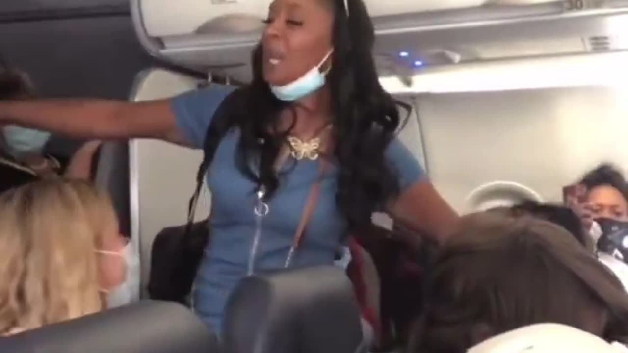 Racist Karen disrupts entire airplane, preaches her racism