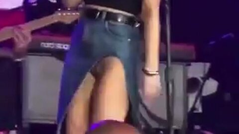 🐱‍👤🤦‍♂️Olivia Rodrigo performing live on her GUTS World Tour, this movie smells fishy