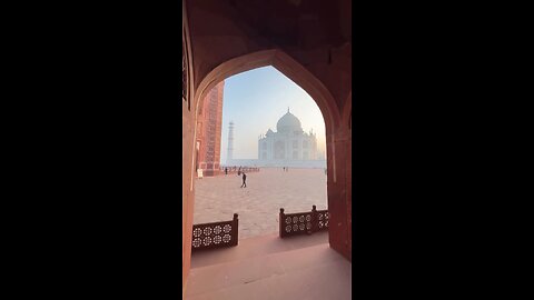 ✨ Witness the timeless beauty of the Taj Mahal – where love is carved in marble 🕌❤️