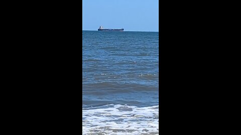 Enjoying a beautiful sunny beach #godfirst #beach #praia #sun #ocean #fun #blessed #jesus #waves