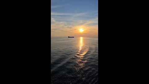 Golden Horizons 🌅
