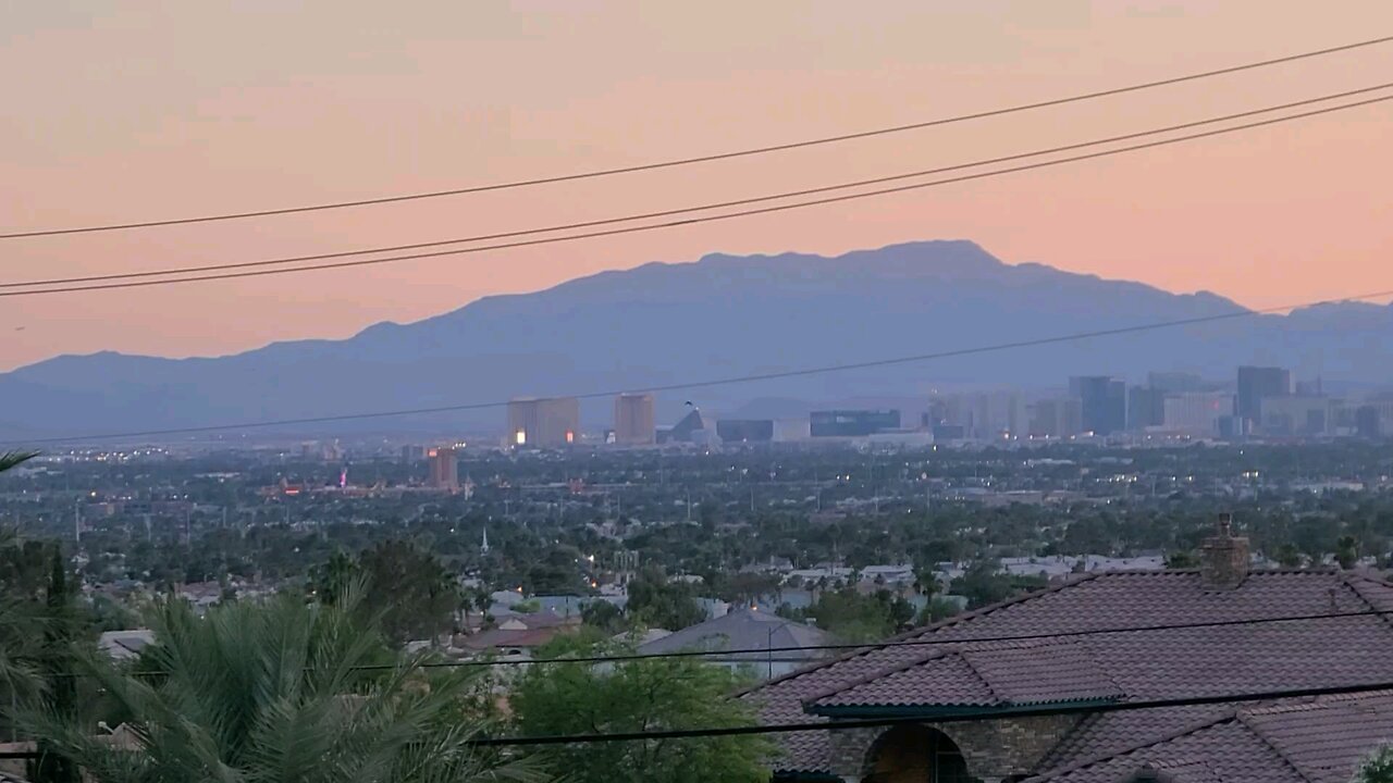 Did you see tonight's Las Vegas sunset? Check THIS out! 06.08.2025 #follow #lasvegas #travel #gaming