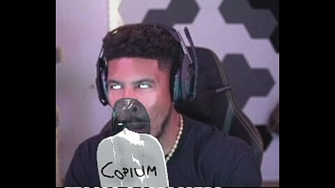Lowtiergod copes over fightinggm critiquing his terrible Tekken rank gameplay.