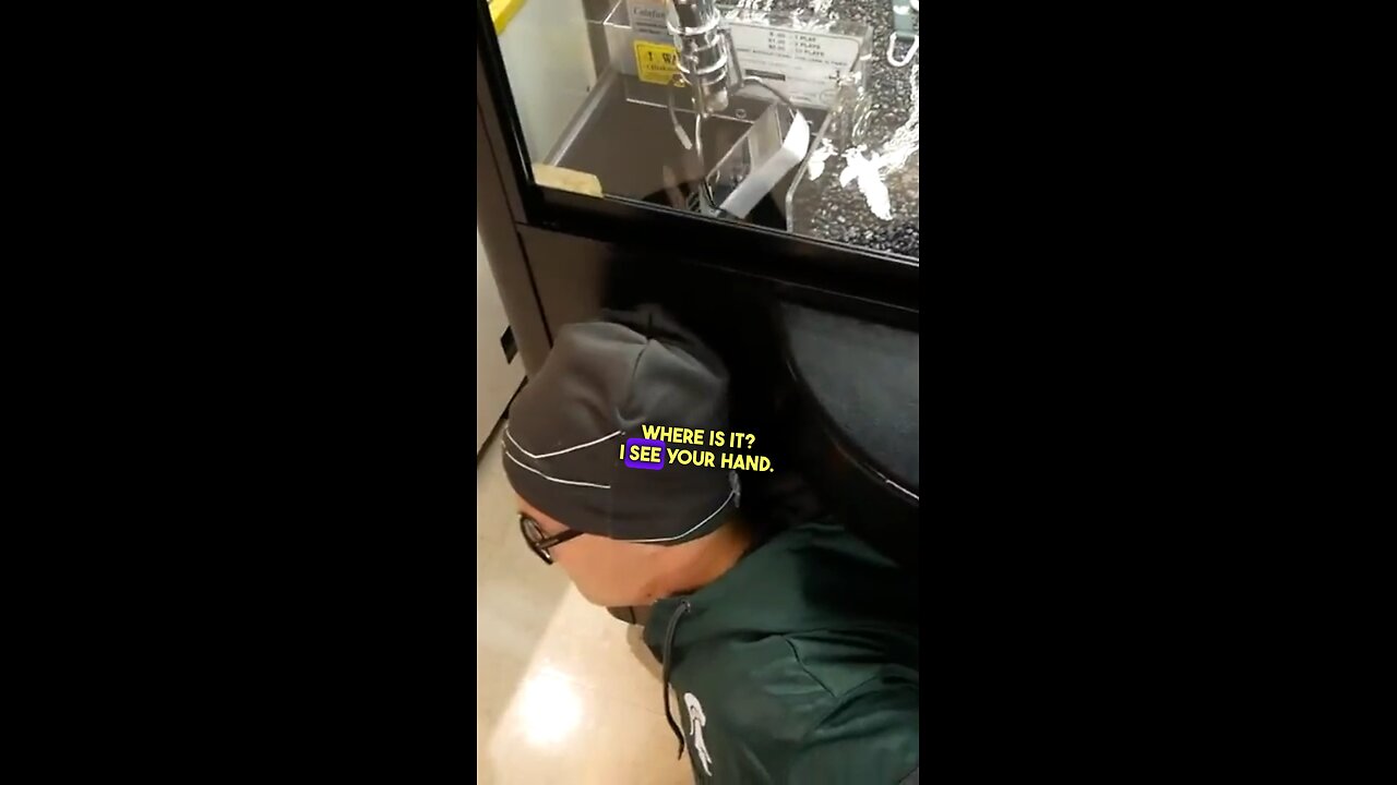 Idiot Steals from Claw Machine 🚔