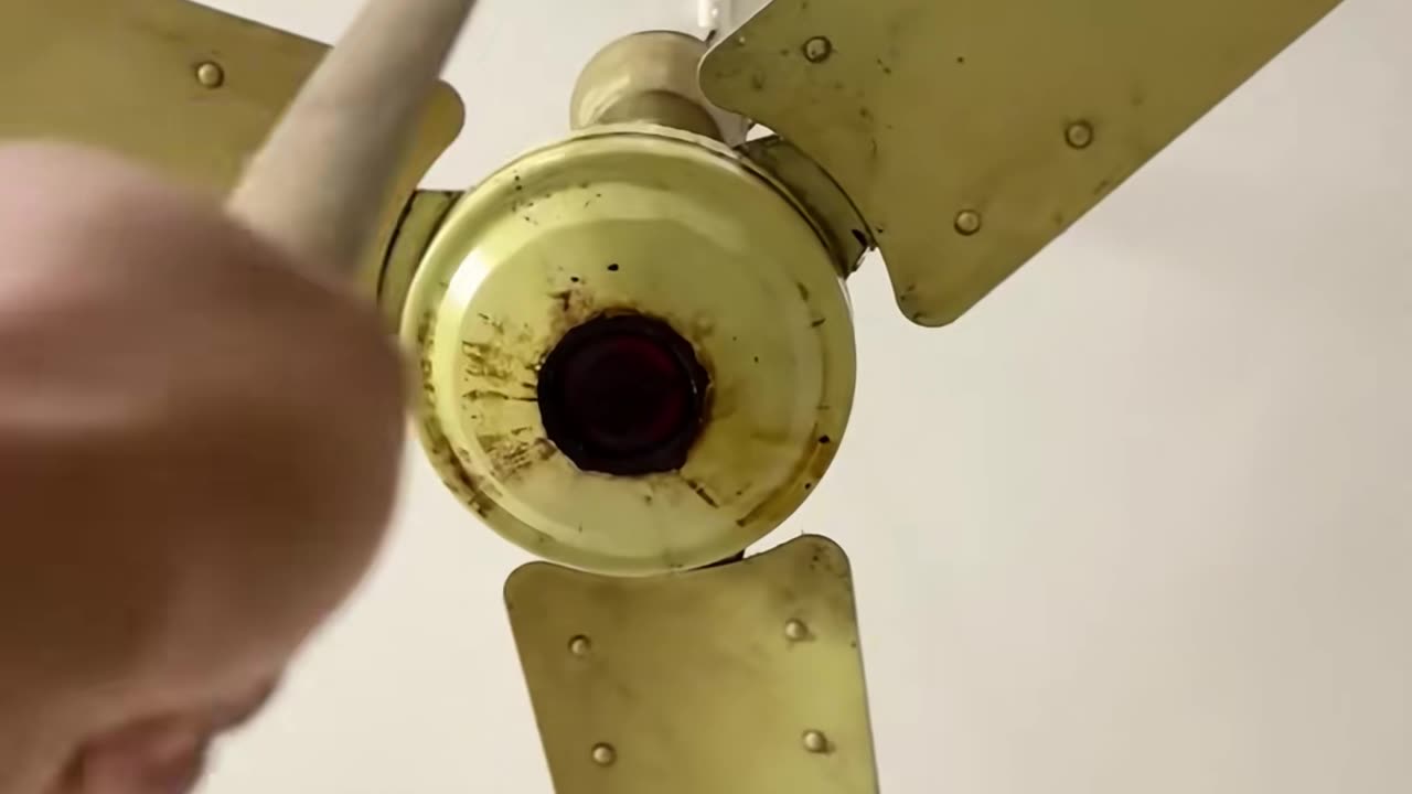 💡🔄 The Easiest Way To Turn It Off! | LifeHacksDaily