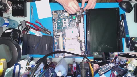 Electronics #vlog. acer p5we0 Fractured hinges . #acer #laptop #laptoprepair #laptops
