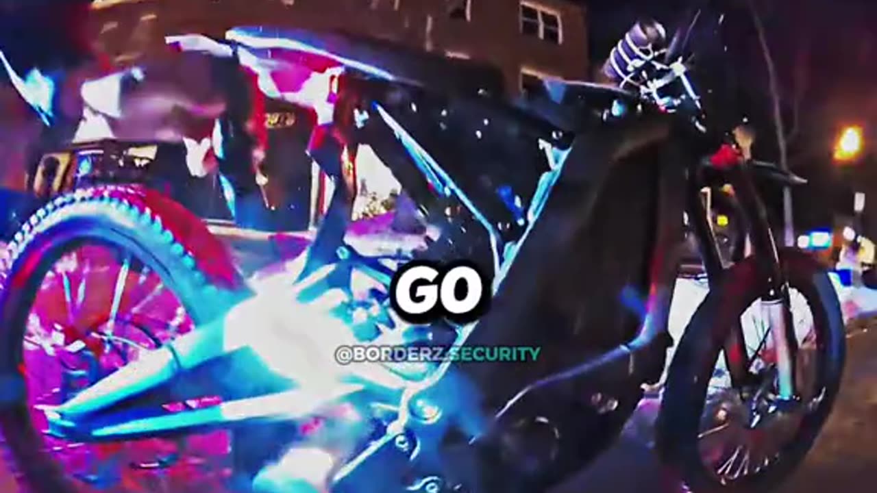😳 Biker Girl vs. Cops