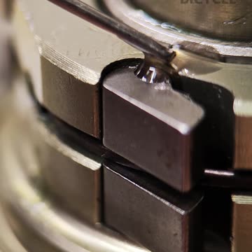 How to maintenance on a bicycle wheel freehub body.