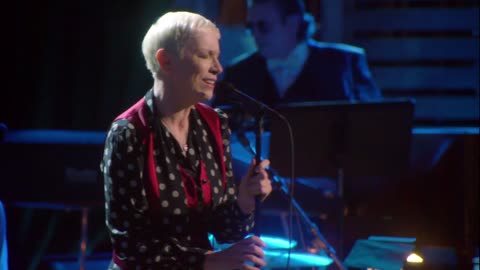 I Cover The Waterfront (Abe Lyman’s California Orchestra cover) - Annie Lennox (live)