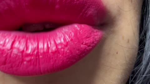ASMR LIPSTICK AND SMACKING KISSES