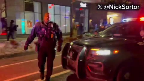 MINNEAPOLIS POLICE SURRENDER TO ANTI-ICE RIOTERS AFTER OFFICERS ATTACKED