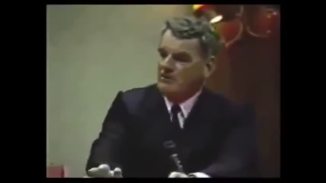 DAVID IRVING JOOS NEVER ASK THEMSELVES WHY PEOPLE HATE THEM