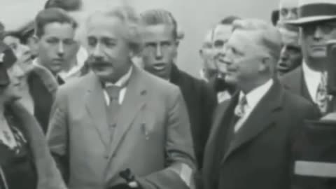 Albert Einstein Arrives in America – 1930 🧠🕰️