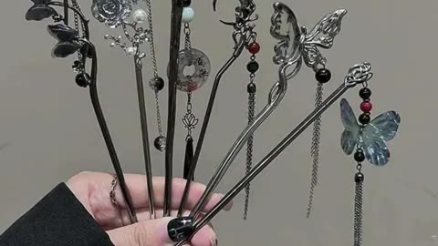 Elegant Butterfly Tassel Hairpin for Traditional Hanfu & Cheongsam Styles – Retro Hair Clip Demo