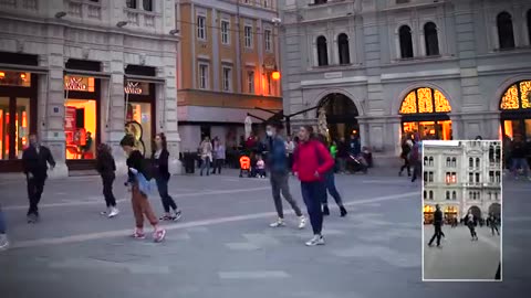 Viral: Flashmob Proposal Trieste Bruno Mars Marry You 2020
