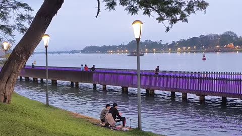 Bên bờ sông Hương .