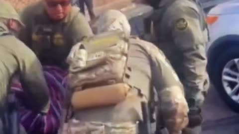 Chicago ICE agents are using some new tactics to blend in on the streets. 🇲🇽n