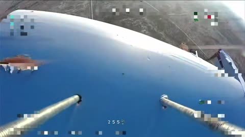 Un drone russe a éventré l’aile de son adversaire