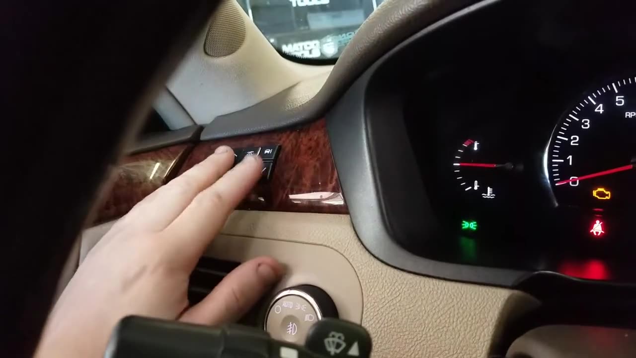 Reset oil light 2006 Cadallic DTS