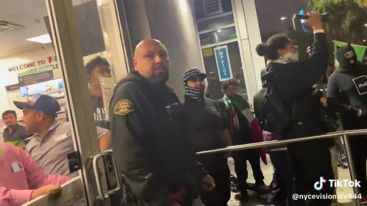 _ICE Protesters Vs 7 Eleven Employees_