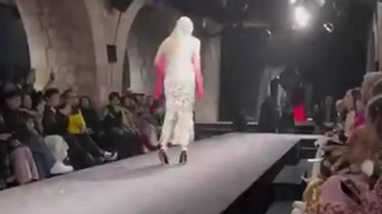 Must Watch: Doja Cat getting up to help the Model that fell at the Valentino Cou