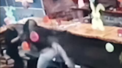 Waitress beaten over tip in Chicago