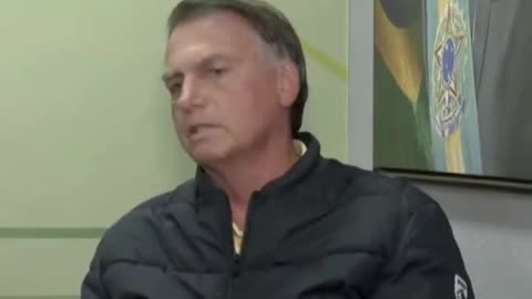 Bolsonaro detalha a ação da PF em sua residência e explica como a policial da PF vai ao banheiro e retorna com um pen drive. Surreal!